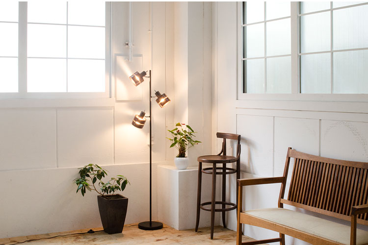 フロアライト 3灯 フロアスタンド ライト おしゃれ カフェ風 スポットライト アンティーク調 スタンドライト 電球別売り