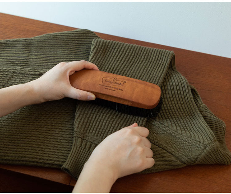 クロスブラシ ソフト フレディ レック ドイツ製 洋服ブラシ 馬毛 カシミヤ ウール用 手入れ ケアブラシ フレディ レック・ウォッシュサロン(代引不可)