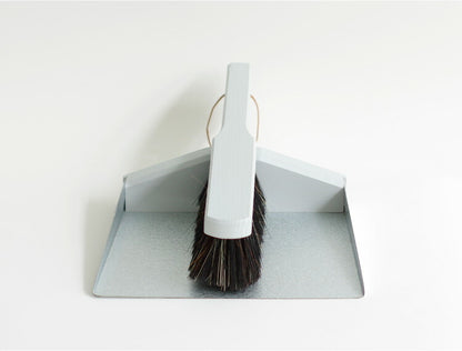 レシュタ マグネットブラシセット ちりとり ほうき セット 箒 屋内 屋外 マグネット付き おしゃれ 北欧 ポーランド製