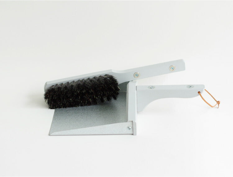 レシュタ マグネットブラシセット ちりとり ほうき セット 箒 屋内 屋外 マグネット付き おしゃれ 北欧 ポーランド製