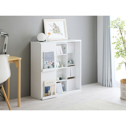 本棚 幅90cm スライド本棚 大容量 扉付き ディスプレイラック 推し活 フラップ扉 木目 可動棚 収納棚 コミックラック コミック収納 収納ラック シェルフ おしゃれ 省スペース リビング 一人暮らし コミック 文庫本 絵本 CD DVD A4