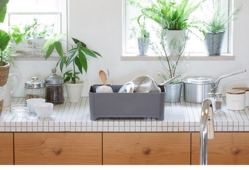 YOHAKU 洗い桶になる水切りケース 水切りかご バスケット ライトグレー MG-0312 水切りバスケット 水切りカゴ 水切りラック 和平フレイズ 余白