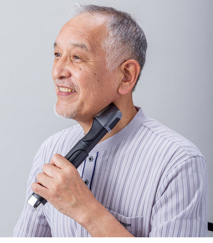 クイックチタントリマー 髪・髭お手入れこれ1台 手元LEDライト アタッチメント5種類付き 床屋いらず とかすだけ 自宅で簡単整髪(代引不可)