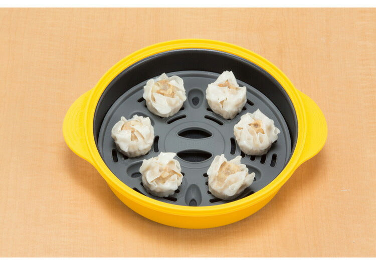 ファミラ 電子レンジ用調理器 レンジグリルパン 蒸し器プレート付き フードコーディネーター監修 レシピブック付き 電子レンジ 焼き魚 専用調理器 魚焼き レンジで焼き魚 時短 鍋 レンジ調理 Famila(代引不可)