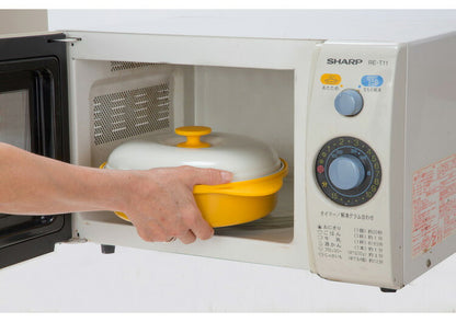 ファミラ 電子レンジ用調理器 レンジグリルパン 蒸し器プレート付き フードコーディネーター監修 レシピブック付き 電子レンジ 焼き魚 専用調理器 魚焼き レンジで焼き魚 時短 鍋 レンジ調理 Famila(代引不可)