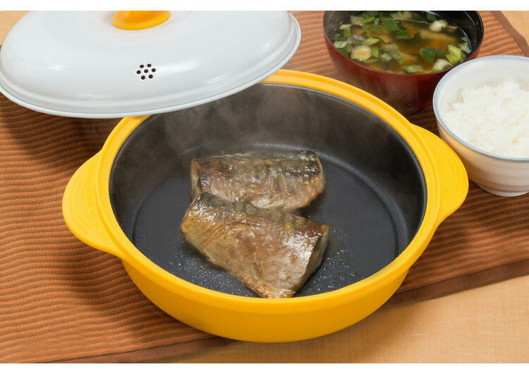 ファミラ 電子レンジ用調理器 レンジグリルパン 蒸し器プレート付き フードコーディネーター監修 レシピブック付き 電子レンジ 焼き魚 専用調理器 魚焼き レンジで焼き魚 時短 鍋 レンジ調理 Famila(代引不可)