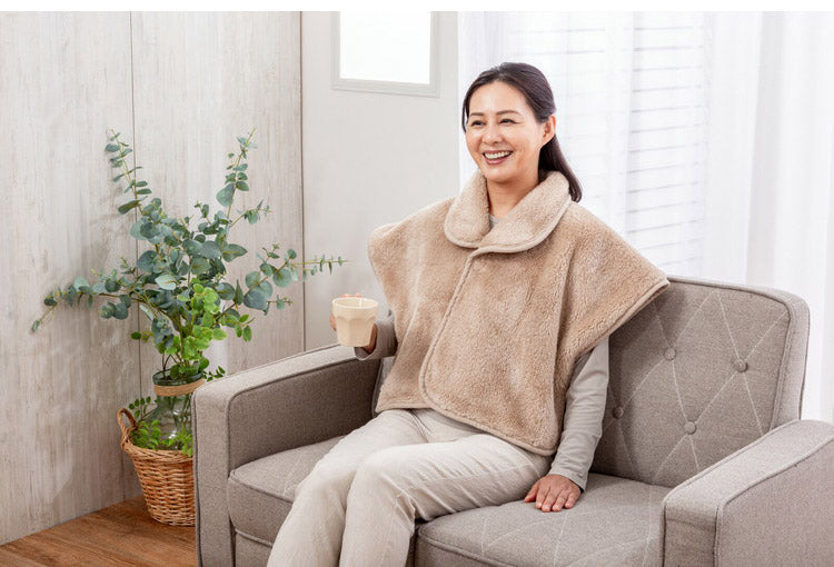 ファミラ あったか発熱毛布4点セット シングル 毛布 襟ぐり ブランケット 敷きパッド ひざ掛け 肩当て 吸湿発熱 あったか 冬 寝具(代引不可)