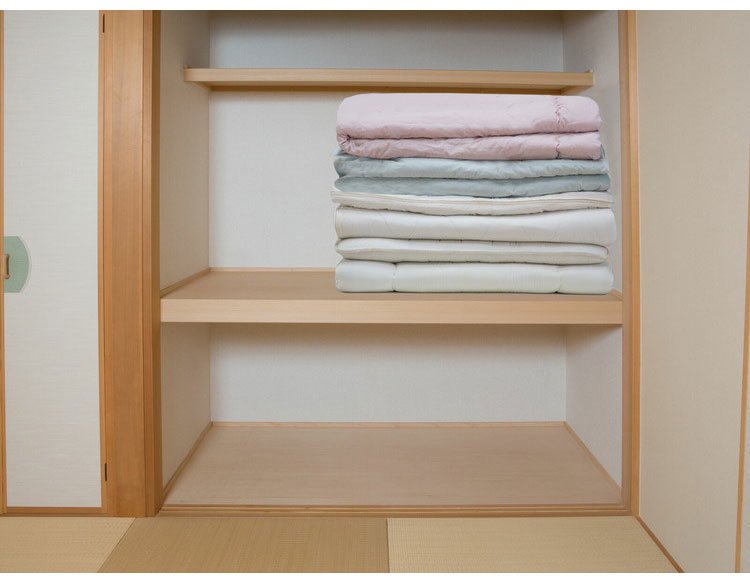 ファミラ 掃除機のいらない布団圧縮袋 吸引機+圧縮袋 15点セット 掃除機いらずで簡単圧縮 吸引&圧縮 密封チャック 竹炭シート ふとん圧縮袋 布団圧縮袋 押入れ 押し入れ 収納 衣類収納(代引不可)