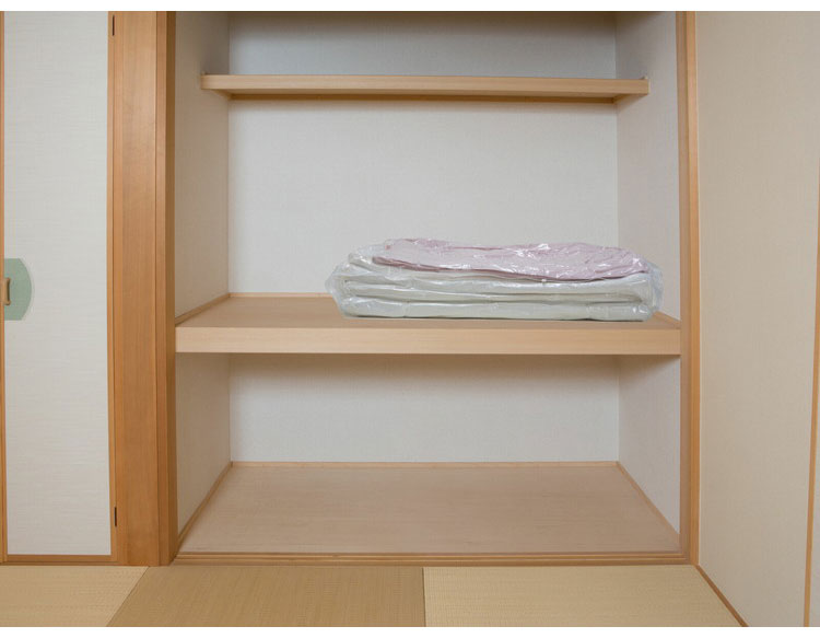 ファミラ 掃除機のいらない布団圧縮袋 吸引機+圧縮袋 27点セット 掃除機いらずで簡単圧縮 吸引&圧縮 密封チャック 竹炭シート ふとん圧縮袋 布団圧縮袋 押入れ 押し入れ 収納 衣類収納(代引不可)