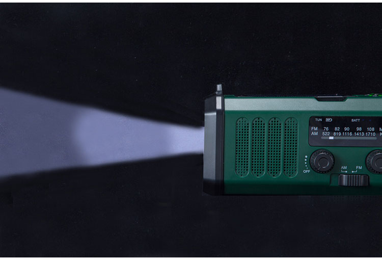 防災ラジオ ライト付き FM AMラジオ対応 ソーラー充電 USB 手回し充電 大容量バッテリー 方位磁石 ラジオ 防災 非常用 地震 スポットライト 広角ライト コンパクト(代引不可)