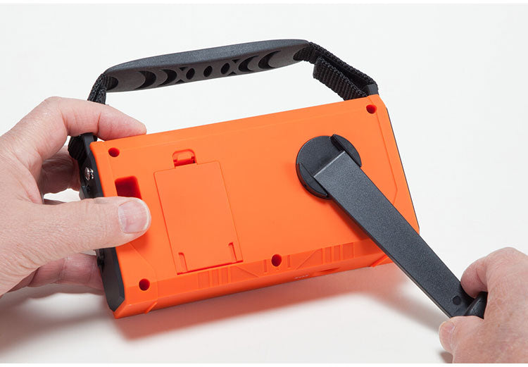 防災ラジオ 液晶画面 ライト付き FM AMラジオ対応 ソーラー充電 USB 手回し充電 大容量バッテリー 方位磁石 ラジオ 液晶パネル 防災 非常用 地震 スポットライト 広角ライト 自動選局有り(代引不可)