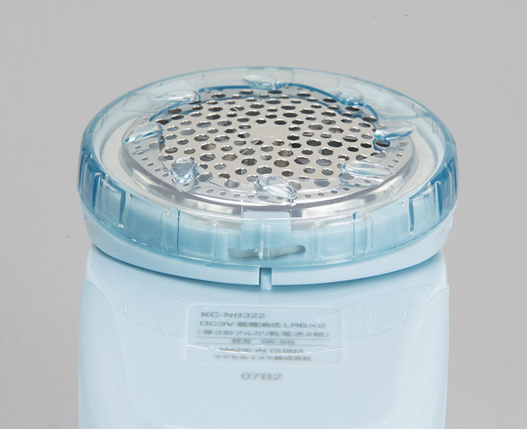 毛玉取り器 毛玉とるとる 乾電池式 衣類を守るふわふわガード付き 毛玉だけをしっかりカット 掃除用ブラシ付き(代引不可)