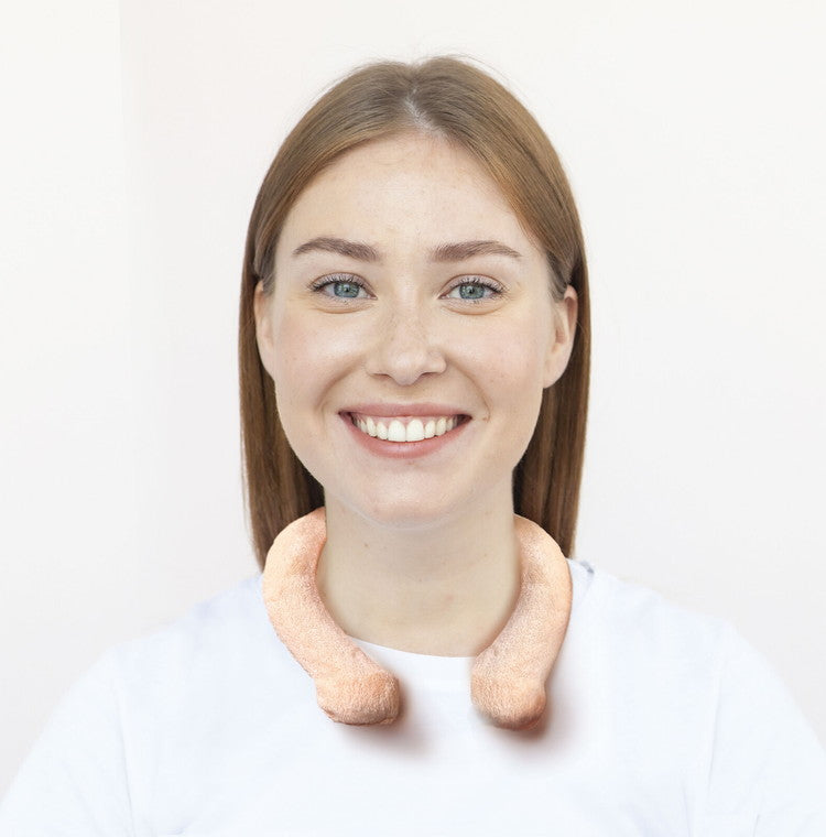 首につけるエコカイロ ふわふわぽかぽかリング 電源・電池不要 繰り返し使える ネックリング ネックウォーマー 防寒 アウトドア(代引不可)