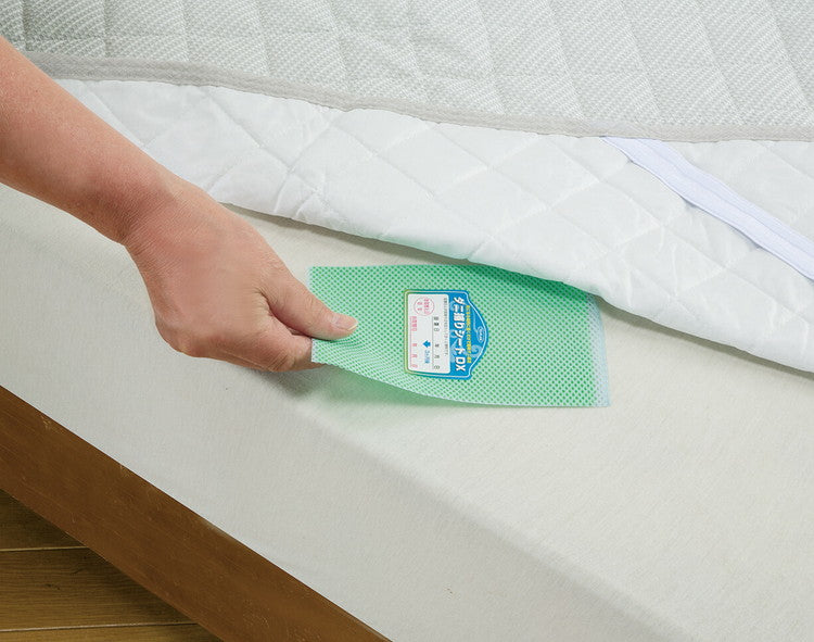 ダニ捕りシート30枚 粘着シート ダニ駆除 ダニ対策 押入れ 寝具 ペット用マット 車シート 殺虫 防虫グッズ(代引不可)