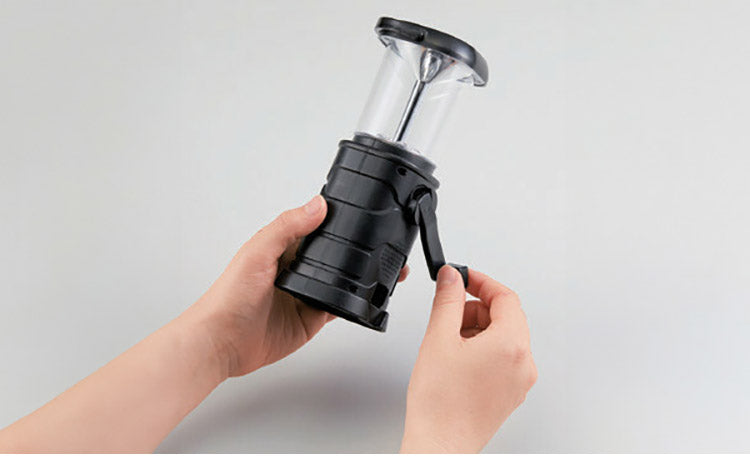 ラジオ付きランタン USBケーブル付き LEDライト 高照度 明るい 軽量 ソーラー充電 手回し充電 FMラジオ ワイドFM対応 防災 非常用 災害対策(代引不可)