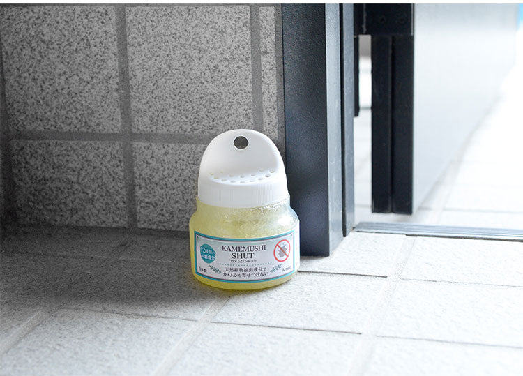 カメムシシャット 4個組 虫よけ 防虫 フック付き 吊り下げ 据え置き 天然植物抽出成分 忌避効果 ゲルタイプ カメムシ 虫除け対策 玄関 窓際 裏口 庭 忌避剤 ベランダ 部屋 虫除け 有効範囲 6畳(代引不可)