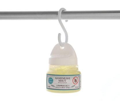 カメムシシャット 4個組 虫よけ 防虫 フック付き 吊り下げ 据え置き 天然植物抽出成分 忌避効果 ゲルタイプ カメムシ 虫除け対策 玄関 窓際 裏口 庭 忌避剤 ベランダ 部屋 虫除け 有効範囲 6畳(代引不可)