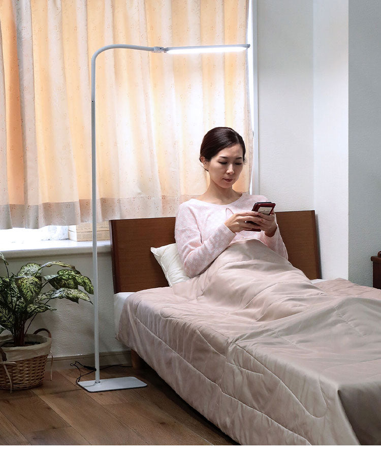 スタンドライト LED照明 無段階調光 角度調整可能 ベッドサイド ソファサイド フロアスタンド スリム サイドライト 室内照明 ライト(代引不可)