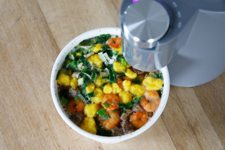 ウォーターサーバー 卓上 500ml ペットボトル専用 温度調整 5段階 チャイルドロック付き 小型 コンパクト 給湯器 温水 熱湯 グレー シンプル かわいい フラッシュウォーマー(代引不可)