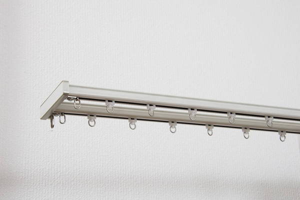 カーテンレール 2mダブル トップカバー付き 遮光 静穏 ブラインドロールスクリーン 遮光カーテン 省エネ(代引不可)