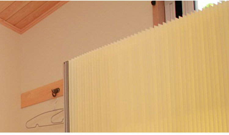 パーテーション プリティア 90×120cm 間仕切り 防炎生地 折りたたみ アルミ製 軽量 伸縮 スクリーン 目隠し 壁 リビング(代引不可)