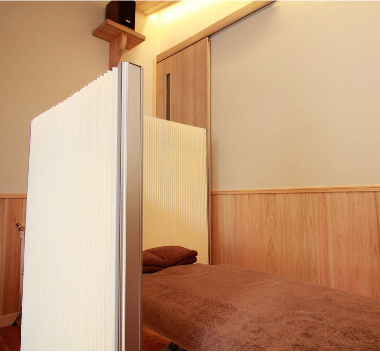 パーテーション プリティア 90×140cm 間仕切り 防炎生地 折りたたみ アルミ製 軽量 伸縮 スクリーン 目隠し 壁 リビング(代引不可)