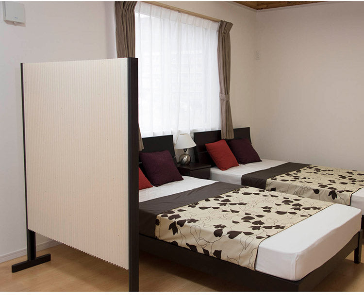 パーテーション プリティア 和紙調 135×125cm 間仕切り 防炎生地 折りたたみ アルミ製 軽量 伸縮 スクリーン 目隠し 壁 リビング 和風 生成 白雪 鶯 キナリ シラユキ ウグイス(代引不可)