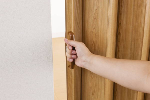 木目調 アコーデオンドア W100×H174cm 間仕切り 遮熱 仕切り パーテーション おしゃれ(代引不可)