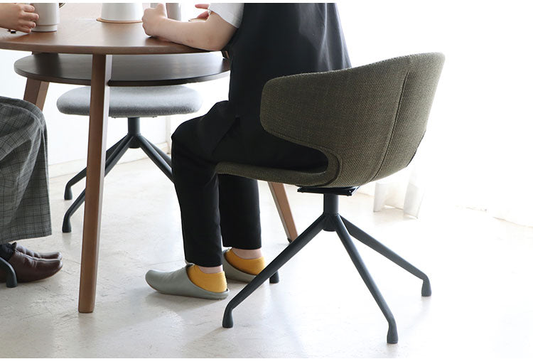 ラウンドチェア 座面高44cm 回転チェア 肘掛け付き スチール脚 ファブリック ステッチ デスクチェア オフィスチェア 包み込む 座り心地 座面 おしゃれ リビング(代引不可)