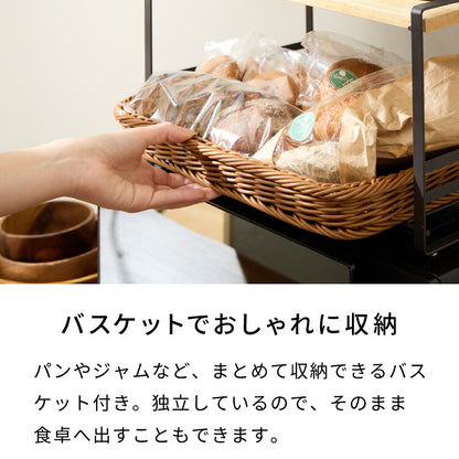 日本製 燕三条 洗えるバスケット付きレンジ上ラック 棚付き トースターラック 木天板 ラタン調 かご 収納付き 家電上ラック キッチンラック カウンター上収納 ホワイト 白(代引不可)