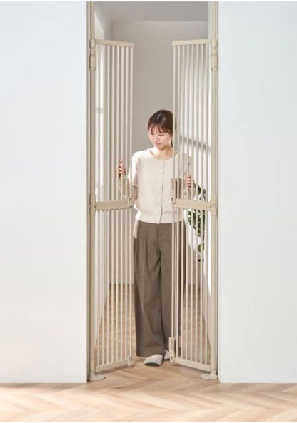 ペットゲート 猫用 ペットフェンス 猫用ゲート 脱走防止 アイリスオーヤマ 高さ209~270cm 突っ張り ドア付き 簡単設置 ハイタイプ トリプルロック ゲート フェンス ねことりで PNGー210