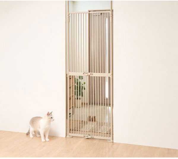 ペットゲート 猫用 ペットフェンス 猫用ゲート 脱走防止 アイリスオーヤマ 高さ209~270cm 突っ張り ドア付き 簡単設置 ハイタイプ トリプルロック ゲート フェンス ねことりで PNGー210