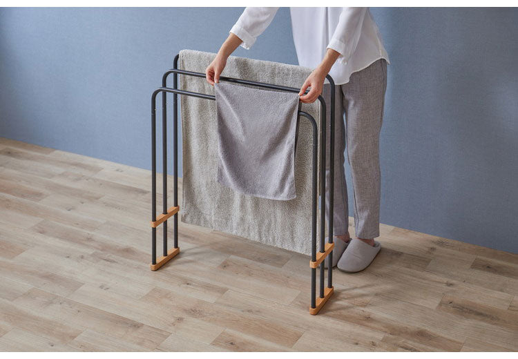 アイリスオーヤマ 折りたたみバスタオルハンガー FBH-700 ダークグレー タオルハンガー 洗面所 室内物干し 折りたたみ 物干しスタンド 室内 IRIS OHYAMA(代引不可)