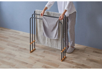 アイリスオーヤマ 折りたたみバスタオルハンガー FBH-700 ダークグレー タオルハンガー 洗面所 室内物干し 折りたたみ 物干しスタンド 室内 IRIS OHYAMA(代引不可)