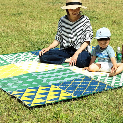 パッチワーク調 洗える ラグ アウトドア 収納袋付き 国産 日本製 丈夫 グリーン 約174×174cm 江戸間2畳 かわいい おしゃれ(代引不可)