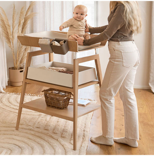 Leander リネア チェンジングテーブル オムツ交換台 おむつ台 おむつ替え台 おむつ交換 ベビー家具 ベビールーム 赤ちゃん 新生児 ブナ材 ルーマニア おしゃれ 幅67cm 奥行73cm 高さ97-102cm(代引不可)