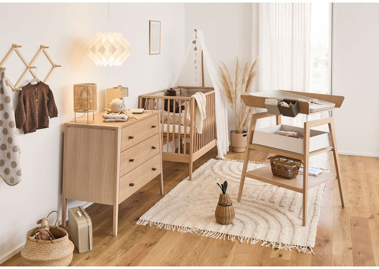 Leander リネア チェンジングテーブル オムツ交換台 おむつ台 おむつ替え台 おむつ交換 ベビー家具 ベビールーム 赤ちゃん 新生児 ブナ材 ルーマニア おしゃれ 幅67cm 奥行73cm 高さ97-102cm(代引不可)