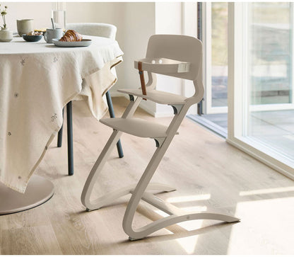 セーフティーバー ハイチェア ベビーチェア 椅子 キッズ家具 Louie ルーイー 背もたれ 背板 足置き 木材 デザイン 高級感 おしゃれ ベビー家具 ベビールーム 赤ちゃん カプチーノ(代引不可)