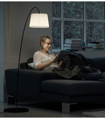 【当店在庫有】スノードロップ プラスチックシェード 日本正規品 LE KLINT レ・クリント SNOWDROP フロアランプ KF320M レクリント フロアライト スタンドライト 間接照明 北欧 デンマーク製 北欧照明 おしゃれ 照明 シンプル(代引不可)