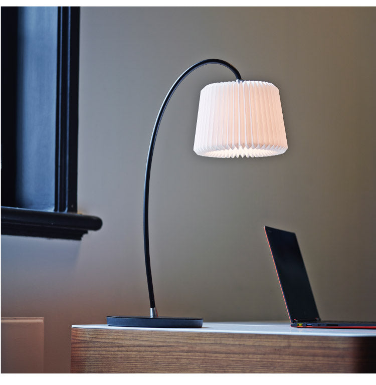 デンマークからお取り寄せ 日本正規品 LE KLINT レ・クリント SNOWDROP スノードロップ テーブルランプ KT320BBK テーブルランプ テーブルライト 照明 北欧 デンマーク製 北欧照明 おしゃれ(代引不可)