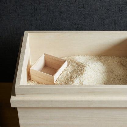 米びつ 桐 10kg 日本製 マス付き かぶせ蓋 新潟製造 おしゃれ キッチン 収納 お米 ライスストッカー ライスボックス ストッカー 防虫 虫除け 収納 米櫃 米ビツ 和風 木製 台所 総桐製 天然木(代引不可)