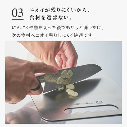 日本製 燕三条 チタンまな板 純チタン チタン製 まな板 Mサイズ 25.4×35.6cm 厚さ1mm カッティングボード 吊り下げ可能 軽い お手入れ簡単 におい移りなし 錆びにくい 清潔 キャンプ アウトドア