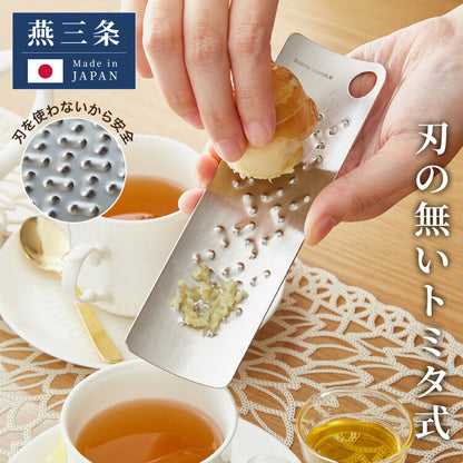 トミタ式おろし金 トミタ式おろし金2 シルバー ブラック 日本製 おろし器 すり器 tmo-002  tmo-001 おろし金 おろしがね 薬味おろし器 グレーター チーズグレーター 燕三条 ステンレス トミタ 艶麗 キッチン(代引不可)【メール便】