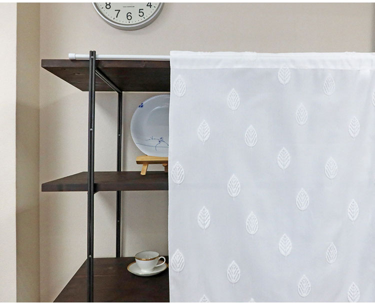 日本製 小窓レースカーテン 約巾70cm×丈90cm 小窓 出窓 カフェカーテン 遮熱 断熱 UVカット 目隠し 北欧調 葉っぱ柄 人気 エコリエ(R) 小窓用ミラーレースカーテン 共生地リボン付き キッチン トイレ(代引不可)