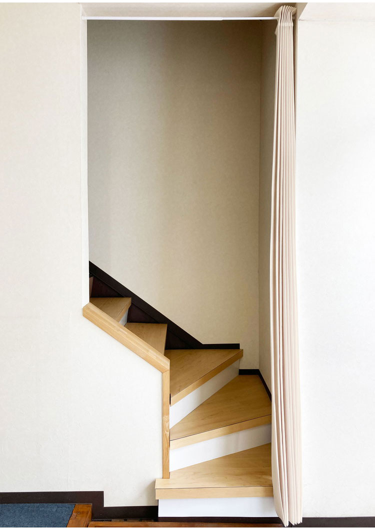 日本製 アコーディオンカーテン 巾150cm×丈200cm パタパタカーテン 間仕切り 目隠し 断熱 保温 長さ調整 オーナメント柄 厚手 省エネ エコ 洗える 帝人フロンティア(株) エコリエ(R) 使用(代引不可)