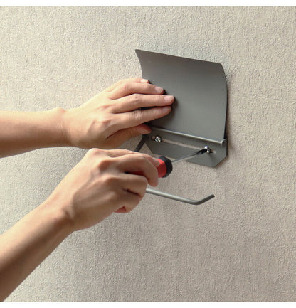 アイアントイレットペーパーホルダー シングルタイプ マット 一連 スチール 男前 かっこいい レトロ モノトーン カフェ風 アンティーク風 ヴィンテージ 北欧 おしゃれ 簡単設置 ネジ付き 錆びにくい(代引不可)