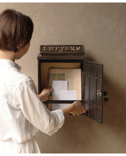 壁掛けポスト 鋳物製 クローバー 郵便ポスト アンティーク風 鋳物 A4サイズ レターパック 大きめ 大容量 横開き扉 鋳造加工 ブロンズ グリーン ブラウン 郵便受け ヴィンテージ シンプル(代引不可)