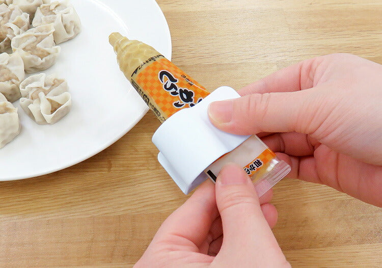 しぼれる!薬味チューブホルダー 10252 チューブ絞り 薬味チューブ 冷蔵庫収納 ドアポケット収納 東和産業