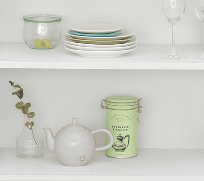 食器棚シート 奥行30cm×500cm 敷きズレしにくい 防虫 消臭 抗菌 防カビ 食器 シート キッチン シンク下 引き出し 棚 引き出しシート フリーカット 収納 棚板保護 日本製 ホワイト 東和産業