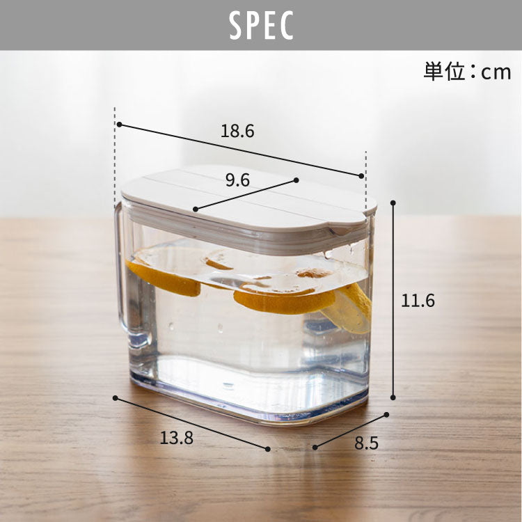 冷水筒 耐熱 ウォーターピッチャー 1L 食洗機対応 ウォータージャグ 麦茶ポット 冷蔵庫 扉 棚 収納 1リットル 小さめ コンパクト スリム ハンドル パッキン付き 熱湯OK 広口 サーバー ワンプッシュ